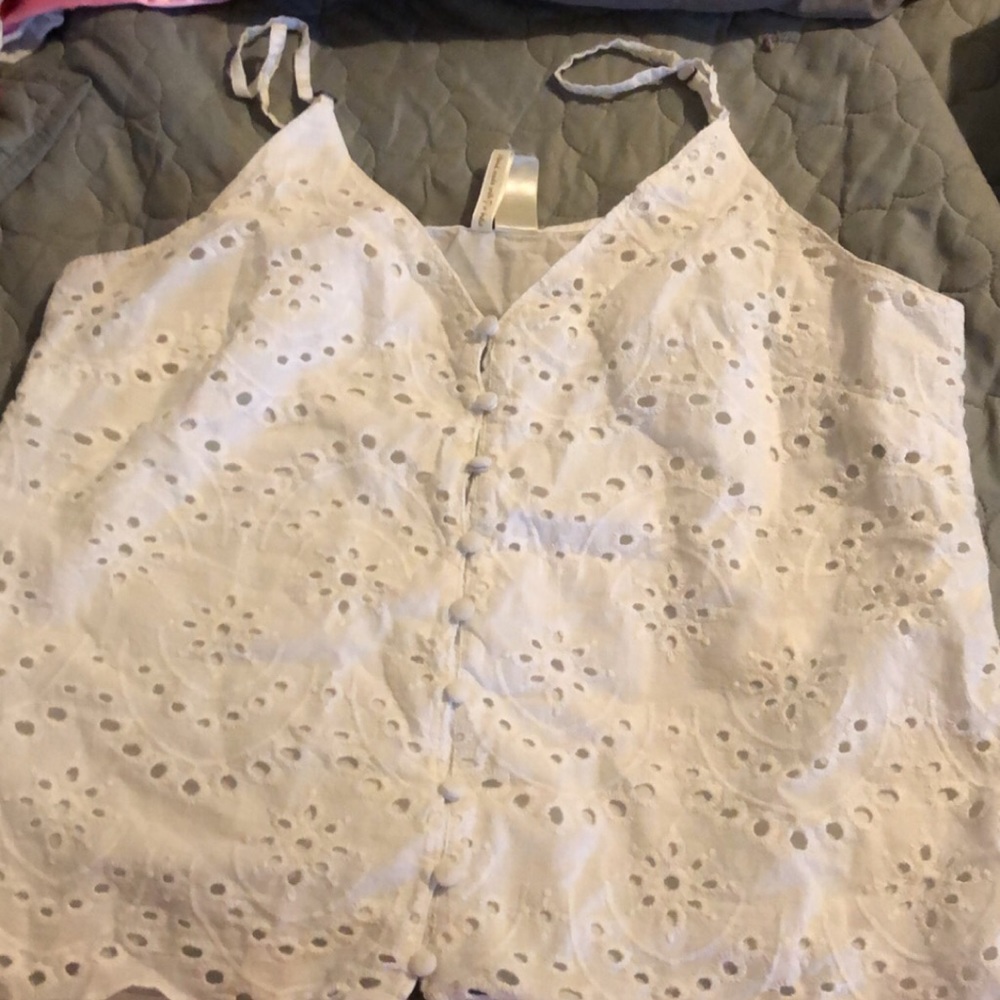 Tank top type of shirt